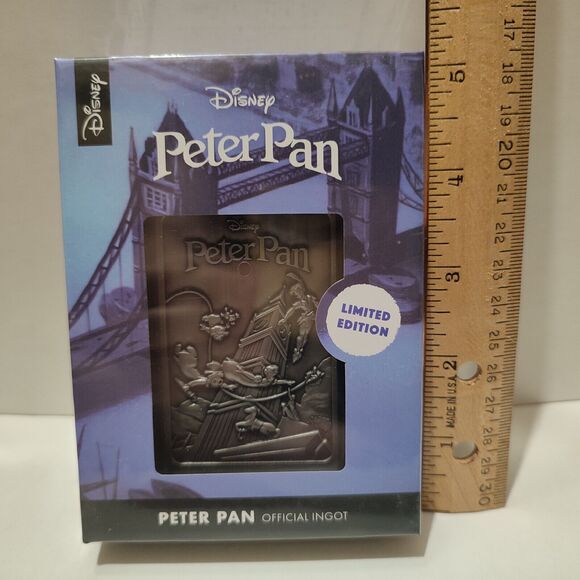 Peter Pan Metal Medallion Official Disney Movie Collectible Figurine - Picture 3 of 5